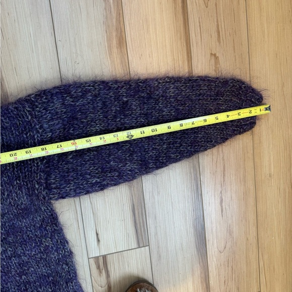 Hand Knit Homemade 100% Wool Sweater - Picture 8 of 8